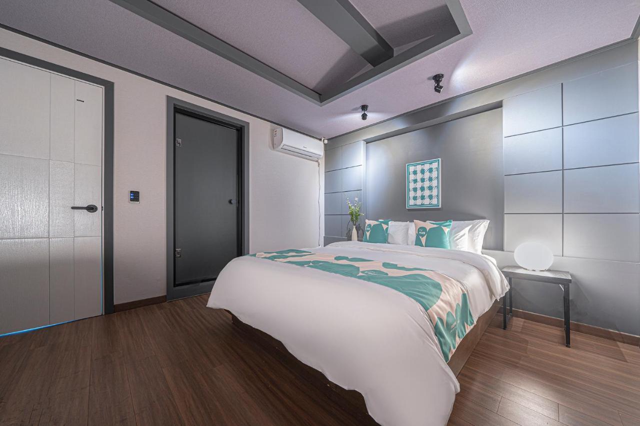 By Ths Valentine Hotel Incheon Siheung Екстер'єр фото