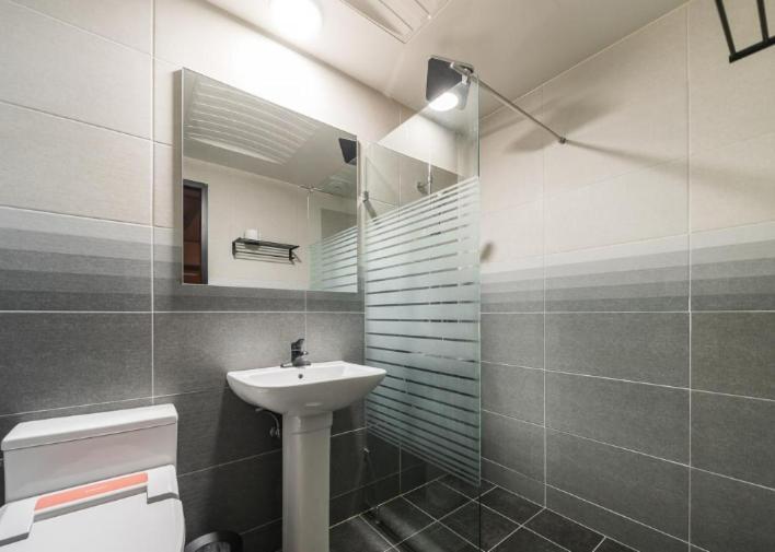 By Ths Valentine Hotel Incheon Siheung Екстер'єр фото